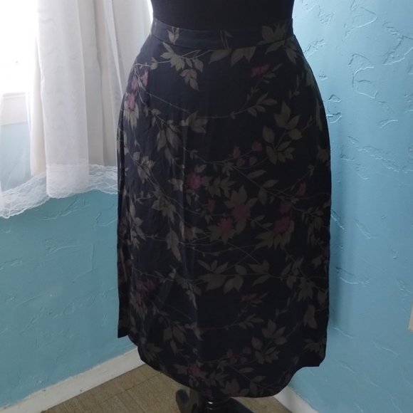 Harold's Floral Skirt - Picture 4 of 8